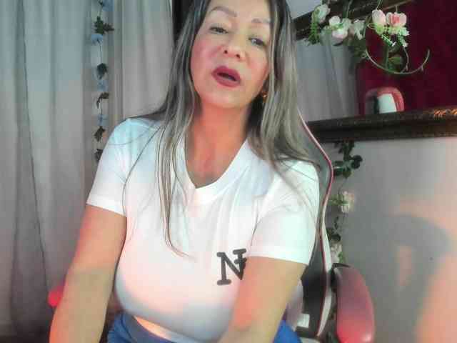 divine-mature webcam