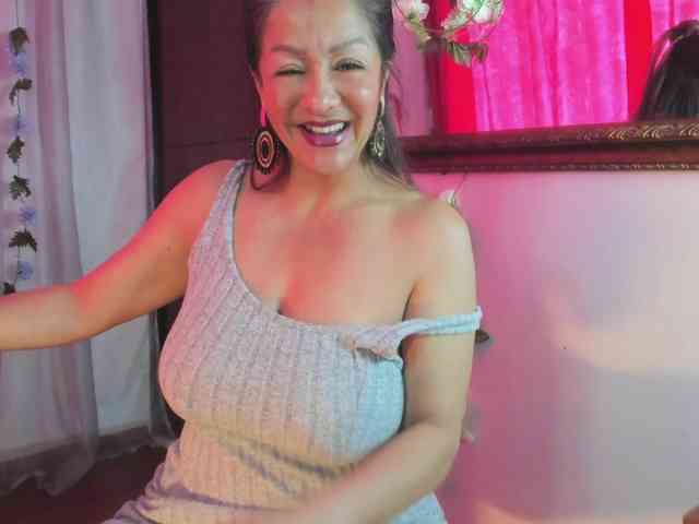 divine-mature webcam
