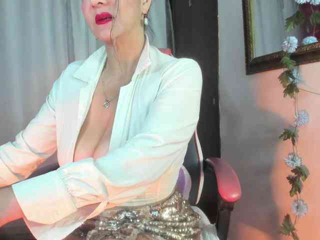 divine-mature webcam