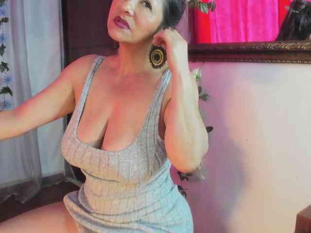 divine-mature webcam