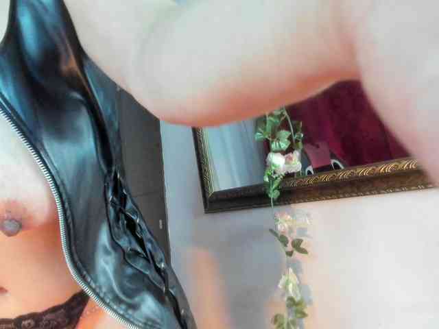 divine-mature webcam