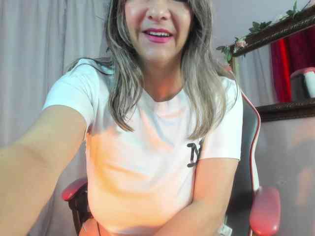 divine-mature webcam