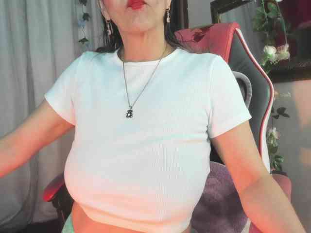 divine-mature webcam