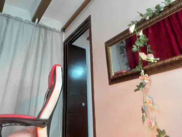 divine-mature webcam