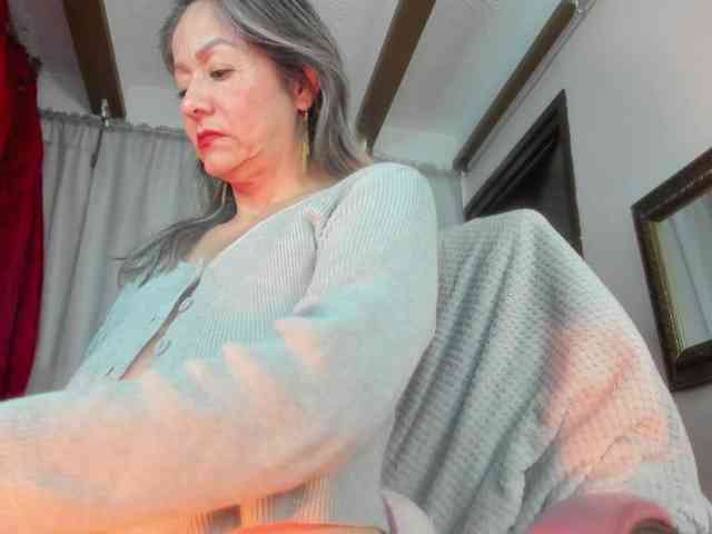 divine-mature webcam