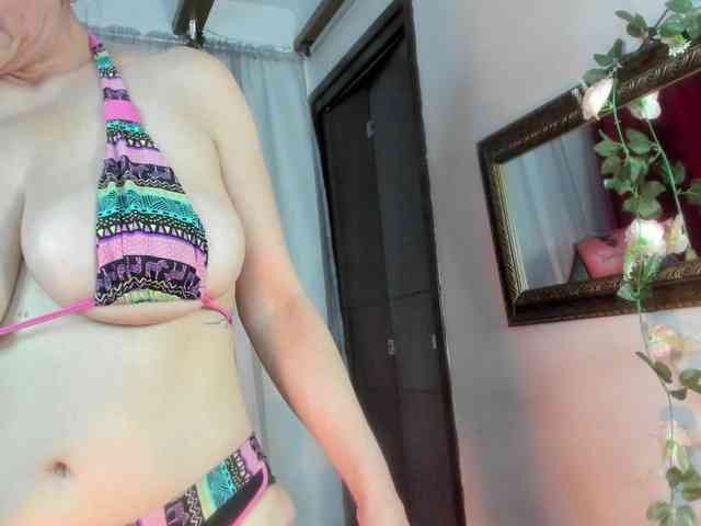 divine-mature webcam