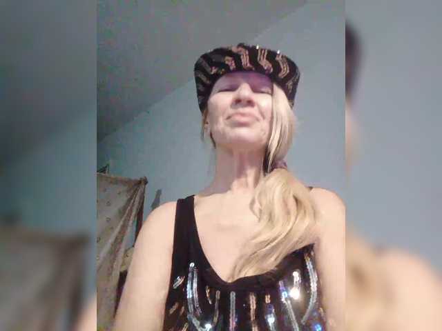 victoria71 live cam profile