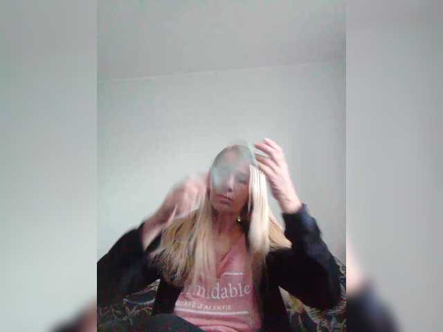 le modèle Victoria-sexi est en webcam porno dans un show sur le site bongacams, il possède les tags suivants: White/Caucasian,Blonde,Shaved