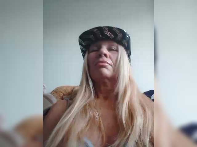 victoria71's BongaCams show and profile