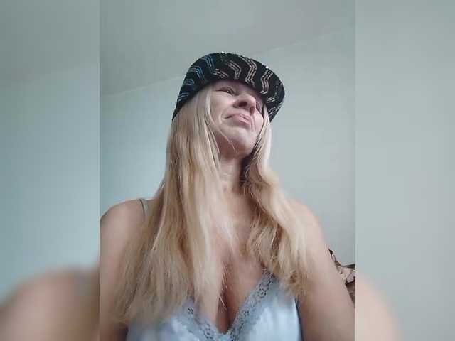 victoria71's BongaCams show and profile