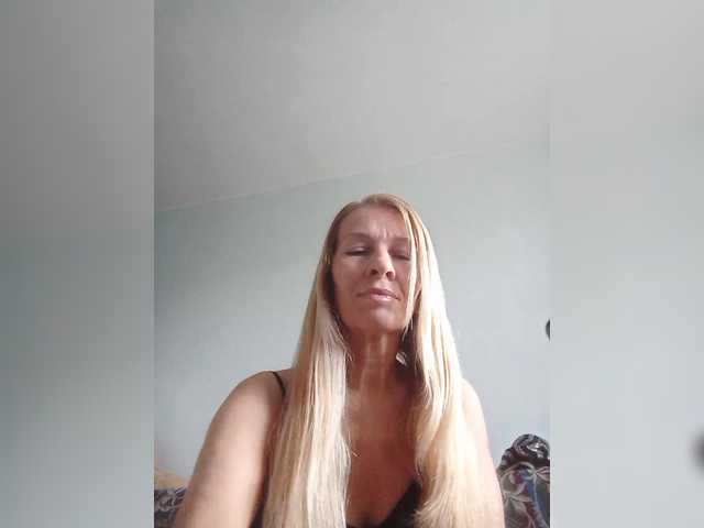 victoria71's BongaCams show and profile