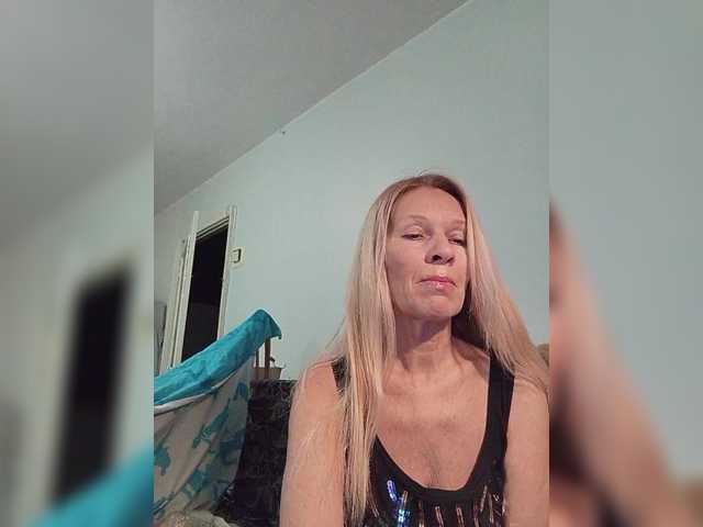 victoria71's BongaCams show and profile