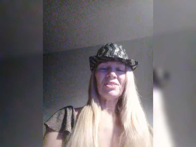 victoria71's BongaCams show and profile