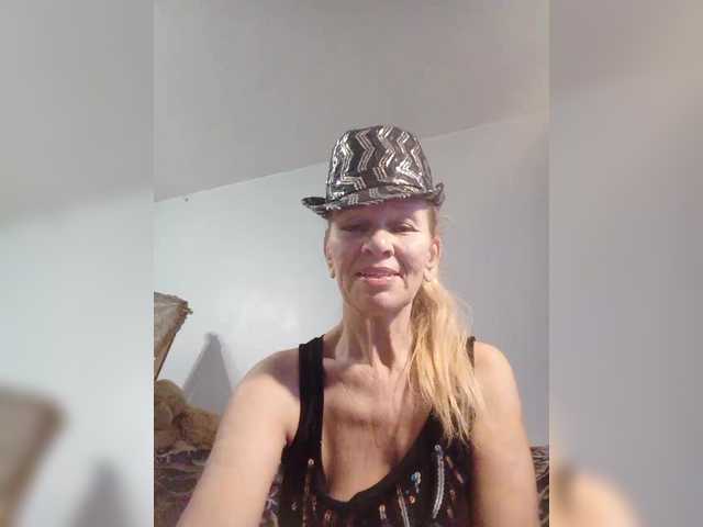 victoria71's BongaCams show and profile