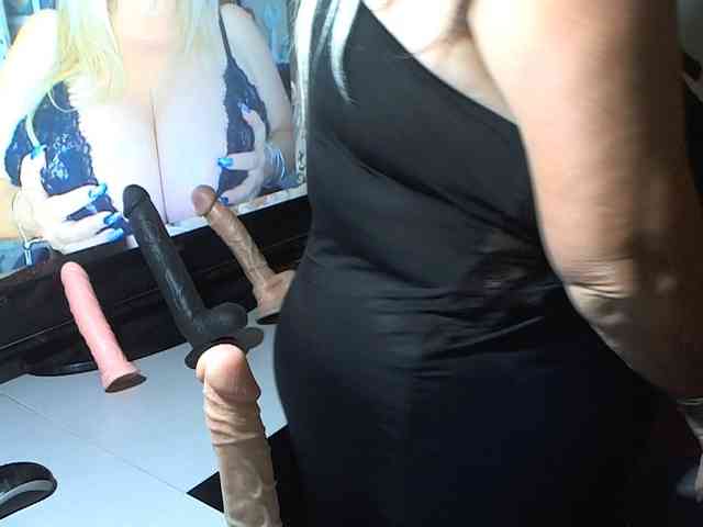 blondebustyuk webcam