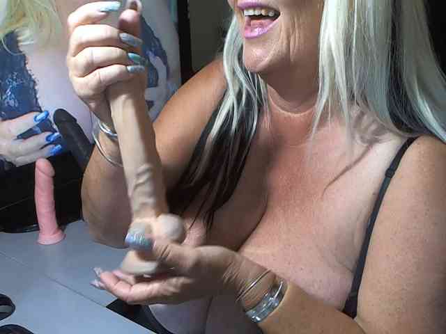 blondebustyuk webcam