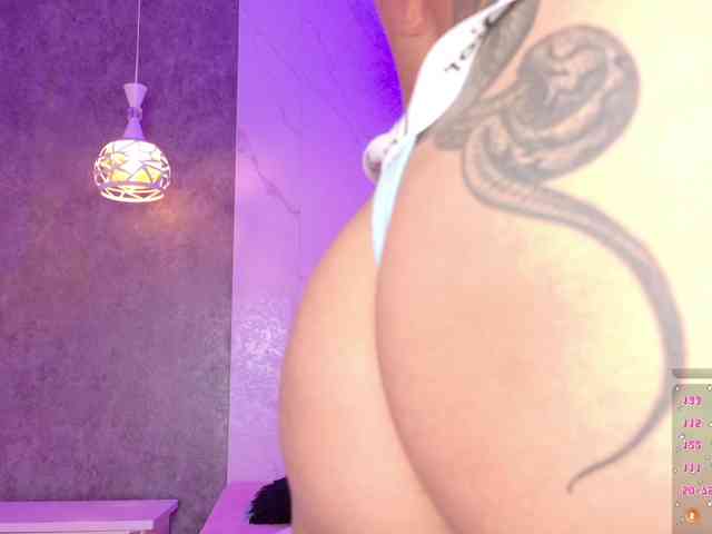 LanaaMatthews webcam