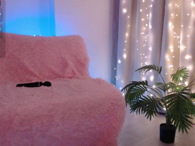 Zeeeme's BongaCams show and profile