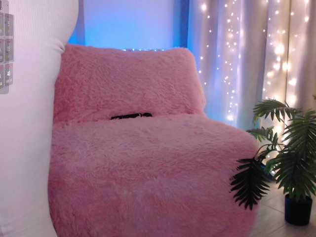 Zeeeme's BongaCams show and profile