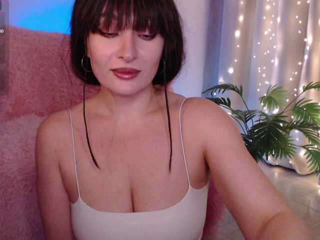 Zeeeme's BongaCams show and profile