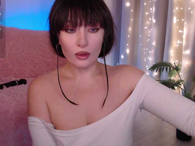 Zeeeme's BongaCams show and profile
