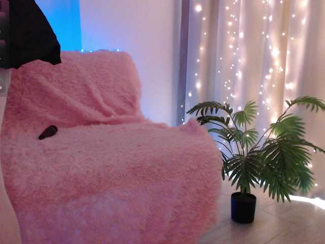 Zeeeme's BongaCams show and profile