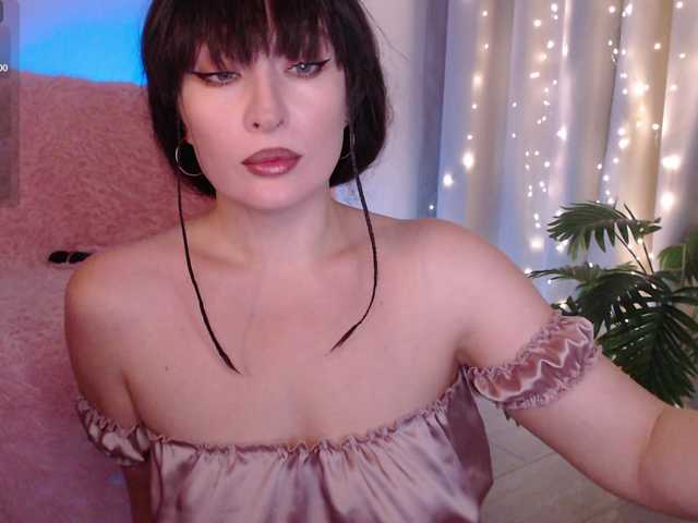 Zeeeme's BongaCams show and profile