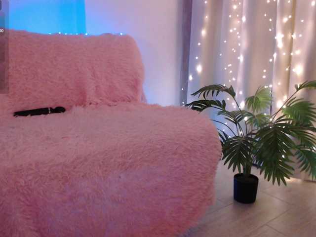 Zeeeme's BongaCams show and profile