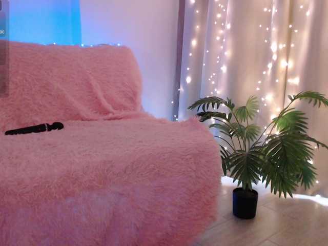 Zeeeme's BongaCams show and profile