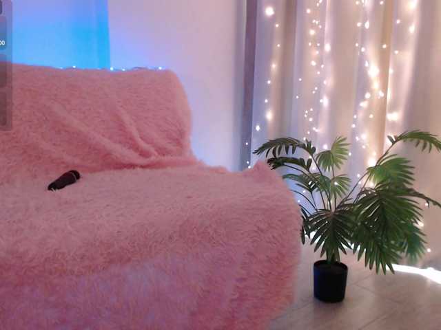 Zeeeme's BongaCams show and profile