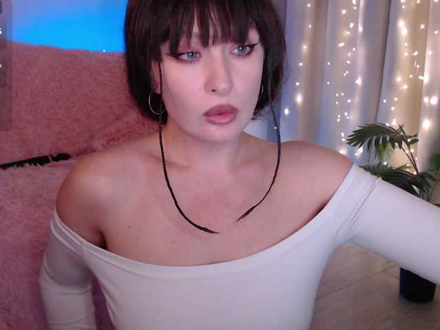 Zeeeme's BongaCams show and profile