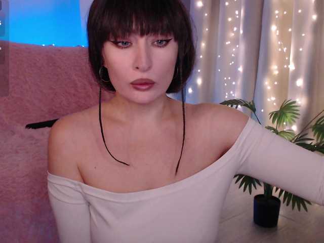 Zeeeme's BongaCams show and profile