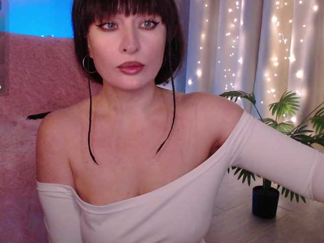 Zeeeme's BongaCams show and profile