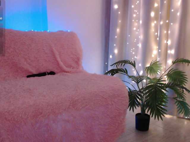 Zeeeme's BongaCams show and profile