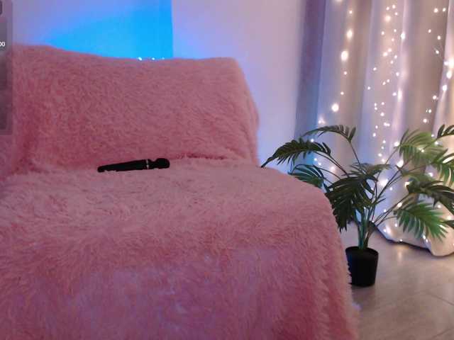 Zeeeme's BongaCams show and profile