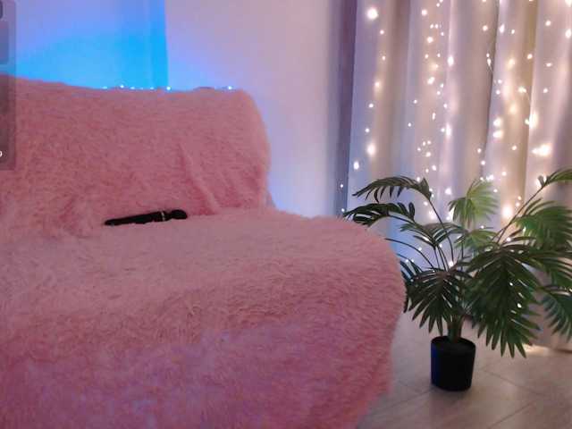 Zeeeme's BongaCams show and profile