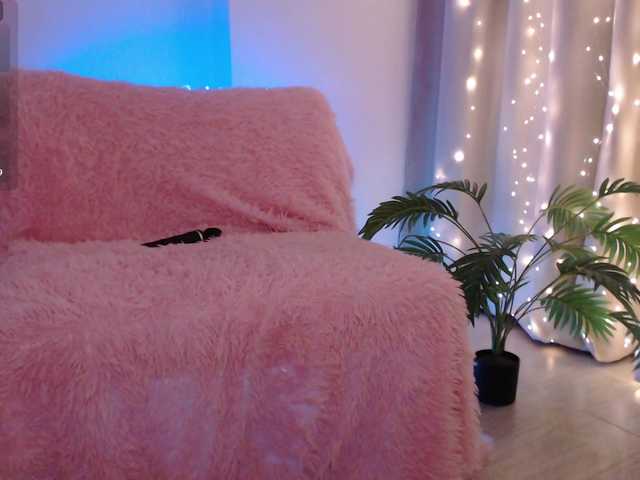 Zeeeme's BongaCams show and profile