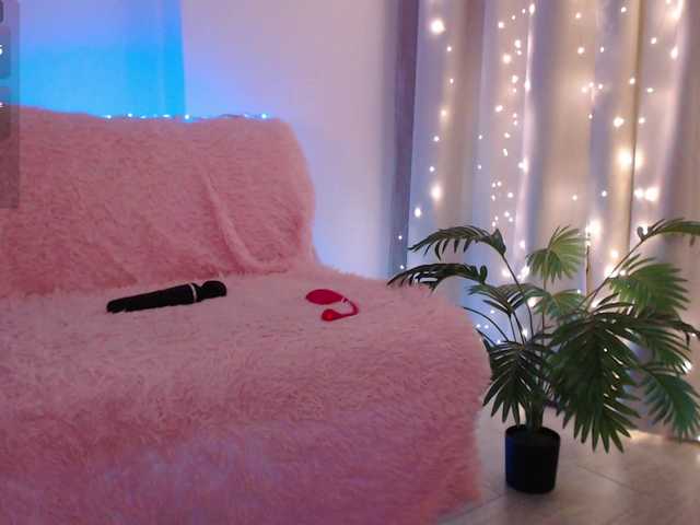 Zeeeme's BongaCams show and profile