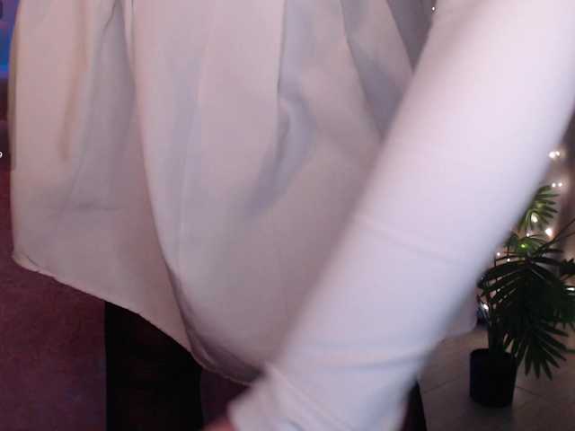 Zeeeme's BongaCams show and profile