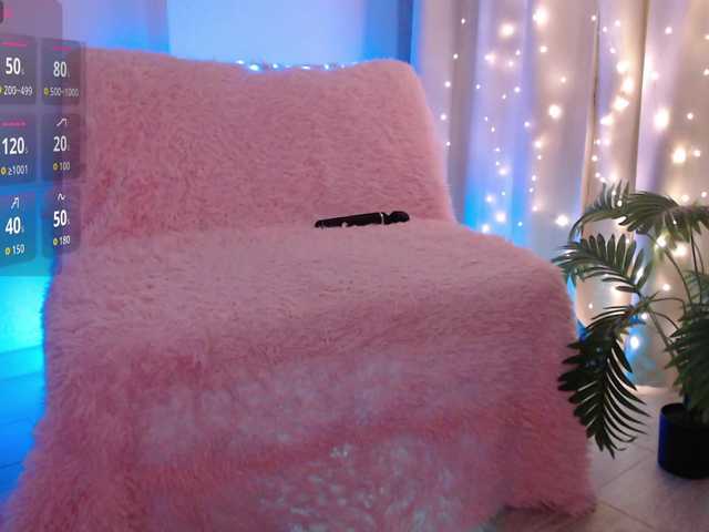 Zeeeme's BongaCams show and profile