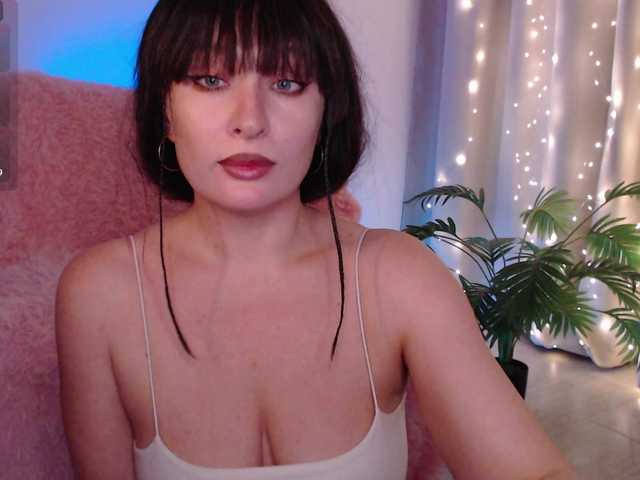 Zeeeme's BongaCams show and profile