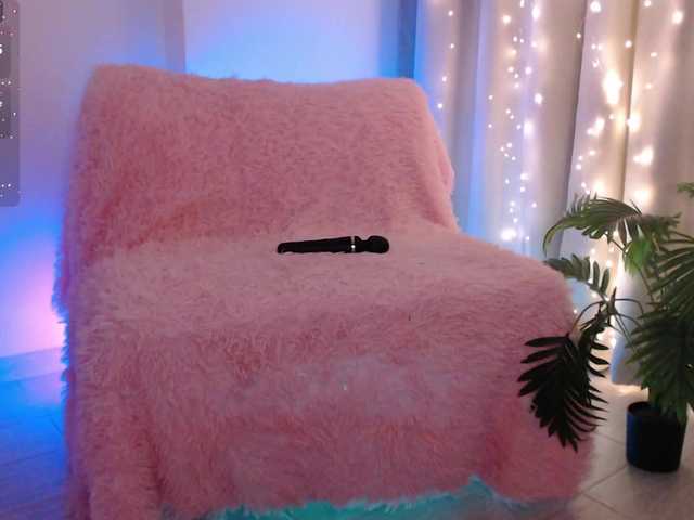 Zeeeme's BongaCams show and profile