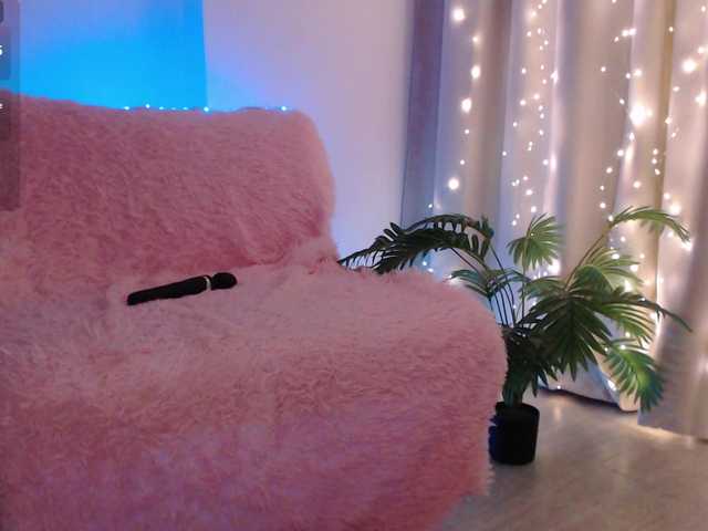 Zeeeme's BongaCams show and profile