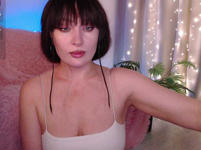 Zeeeme's BongaCams show and profile