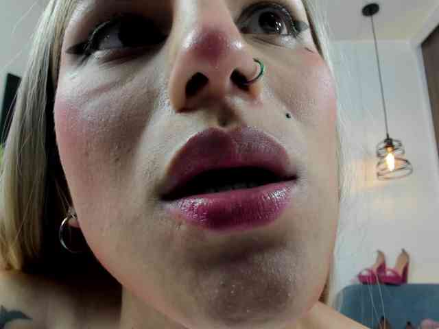 Queenramoona1 Live Webcam on BongaCams