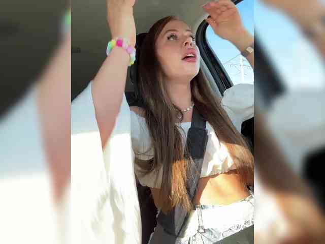 KristinaMoon webcam