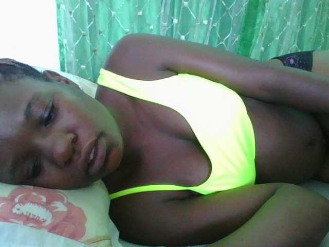 sweetchic's BongaCams show and profile