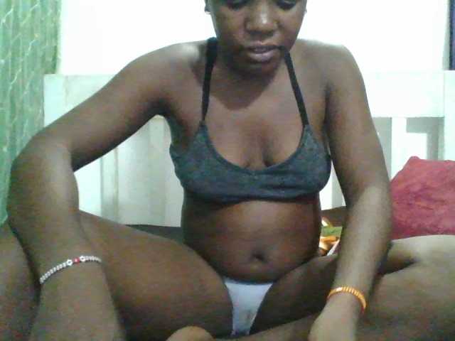 le modèle sweetchic est en webcam porno dans un show sur le site bongacams, il possède les tags suivants: Ebony,Brunette,Hairy