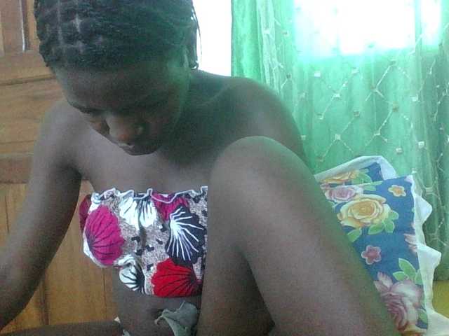 sweetchic Live Cam and Statistics on UnifiedCams