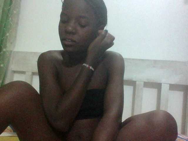 sweetchic webcam bongacams model stream image